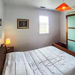 Hébergement de vacances 2 Bedroom Cozy In