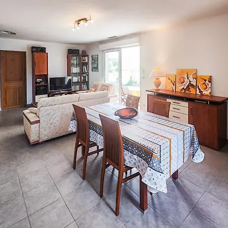 Hébergement de vacances 2 Bedroom Cozy In Cessenon-sur-Orb
