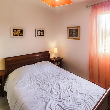 بيت للعطل 2 Bedroom Cozy In