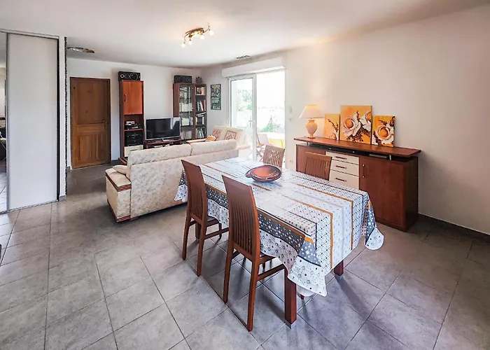 Ferienhaus 2 Bedroom In Cessenon-sur-Orb